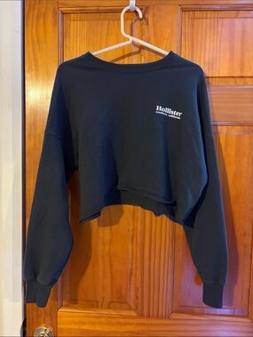 Hollister Black Cropped Crewneck Sweatshirt